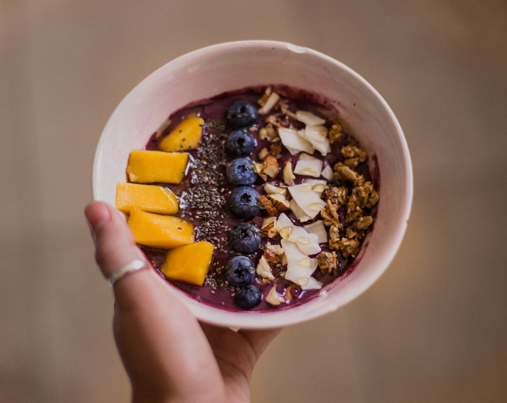 Kolorowa miska Buddha Bowl z quinoą